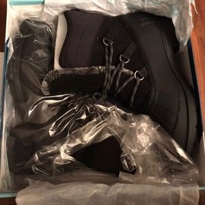 Bare traps thermal boots women’s 9 nwt